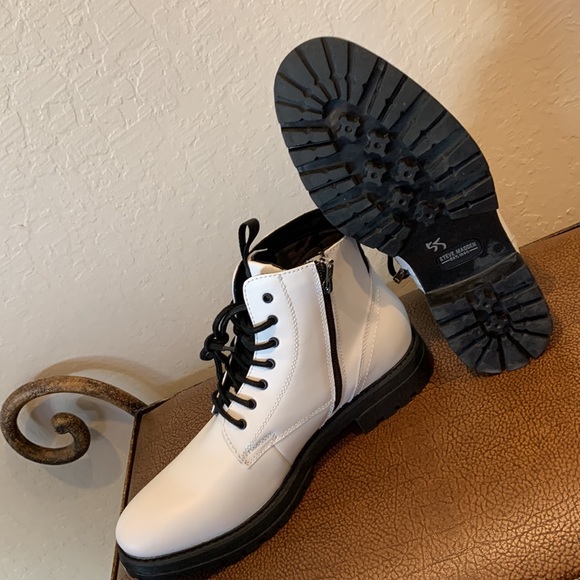 Brand New Rare Steve Madden Monstro White Leather Chic Boot Black Soles& Strings - Picture 4 of 8